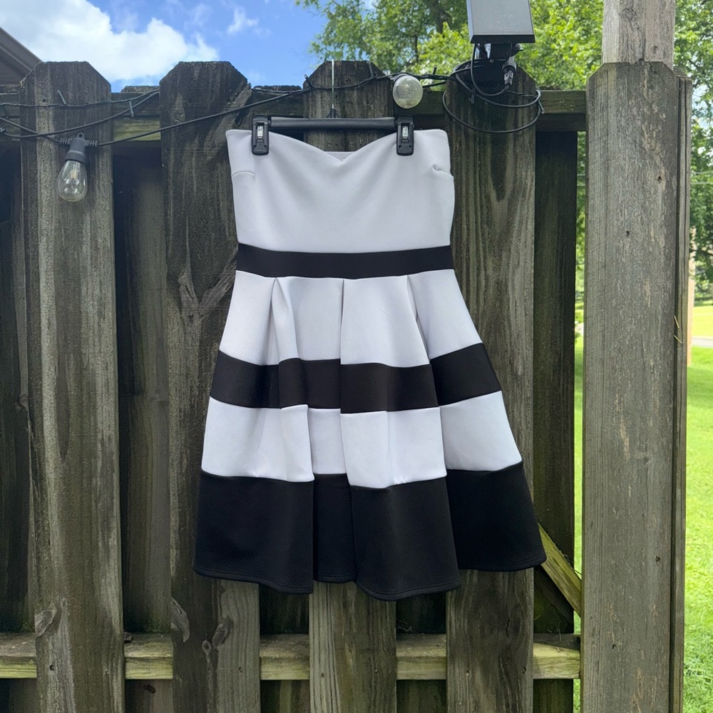 Kate Collection Black and White Striped Women's Strapless Dress